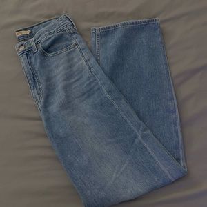 Levi’s baggy jeans